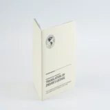 Livret beige du permis de conduire international, document officiel de traduction du permis national, conforme à la Convention de Vienne
