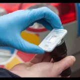 Contrôle routier avec test salivaire pour dépistage de stupéfiants