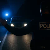 Refus d’obtempérer – contrôle routier de nuit avec un policier ordonnant l’arrêt d’un véhicule